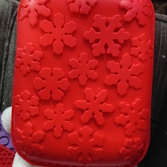 Red Silicone Snowflake Mold - Picture 2 of 2